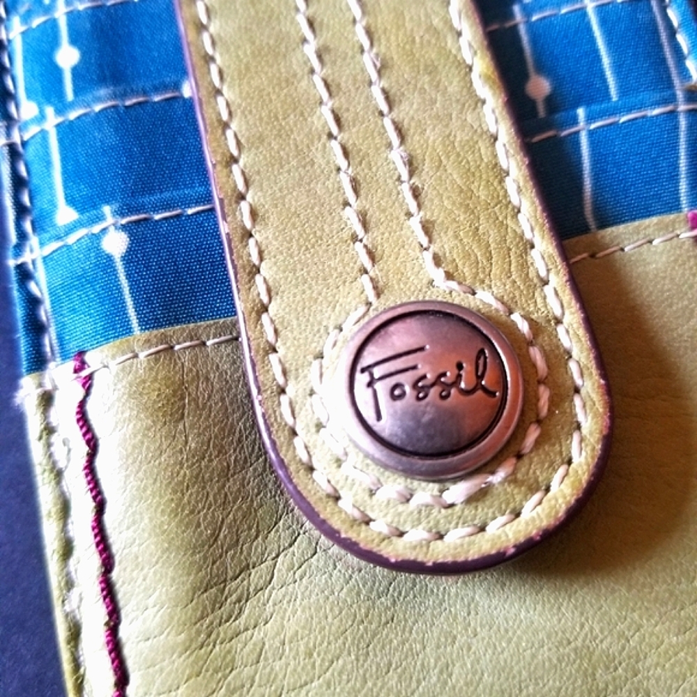Fossil leather card holder